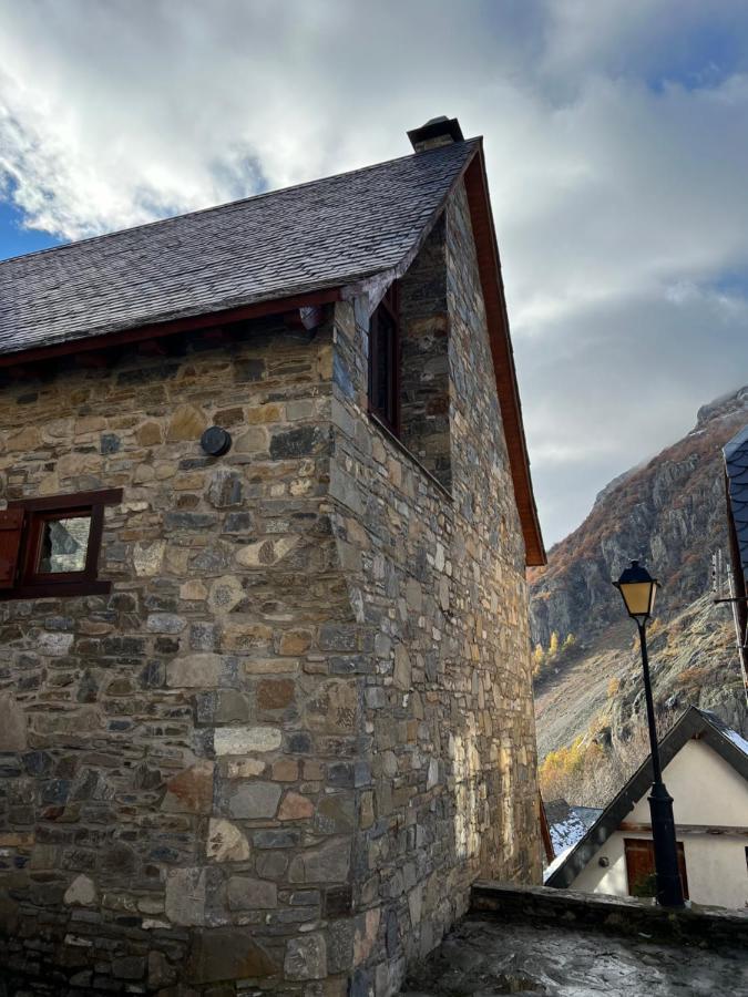 Casa De Piedra Con Encanto En El Bonito Pueblo De Bagergue Exterior photo