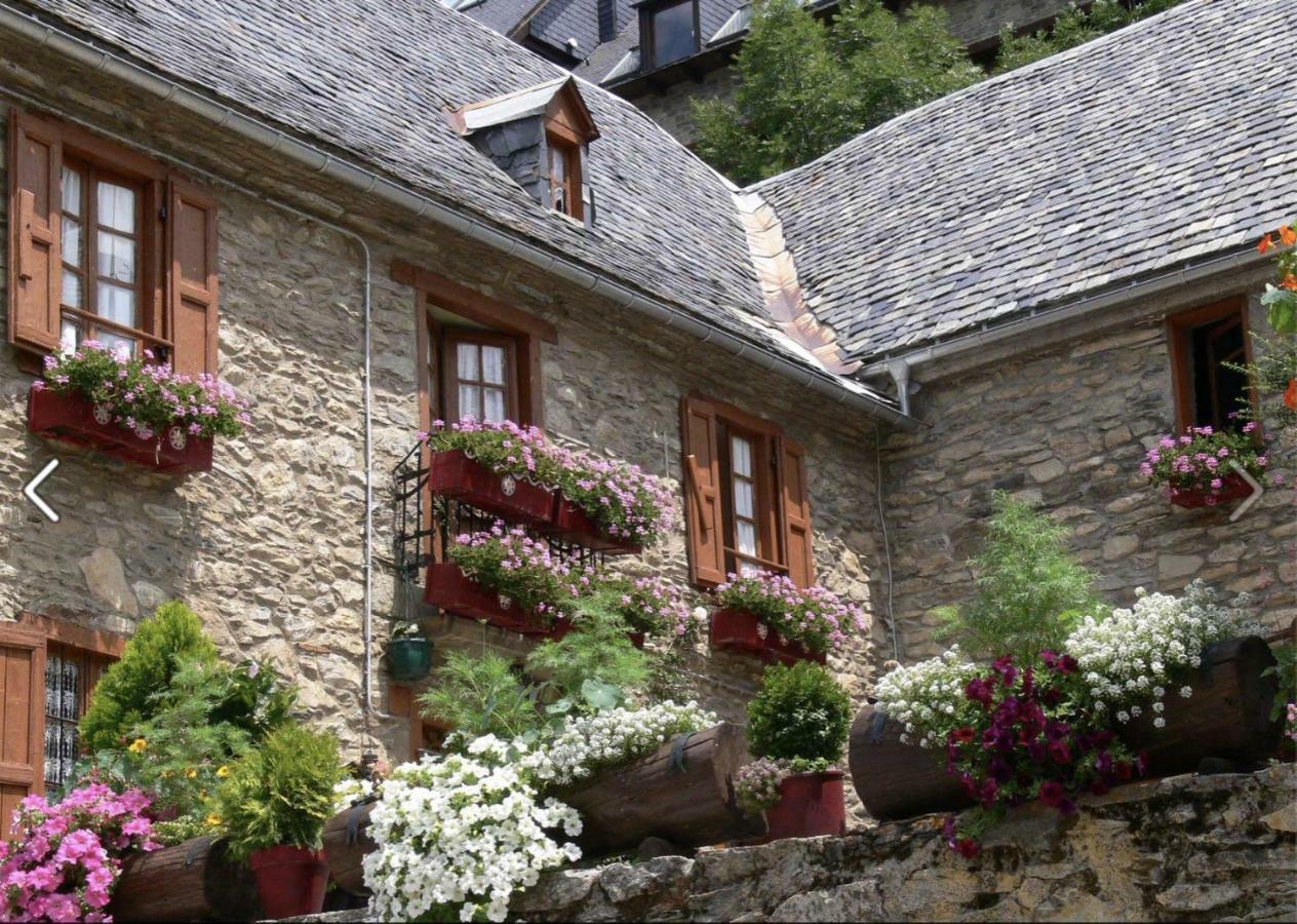 Casa De Piedra Con Encanto En El Bonito Pueblo De Bagergue Exterior photo