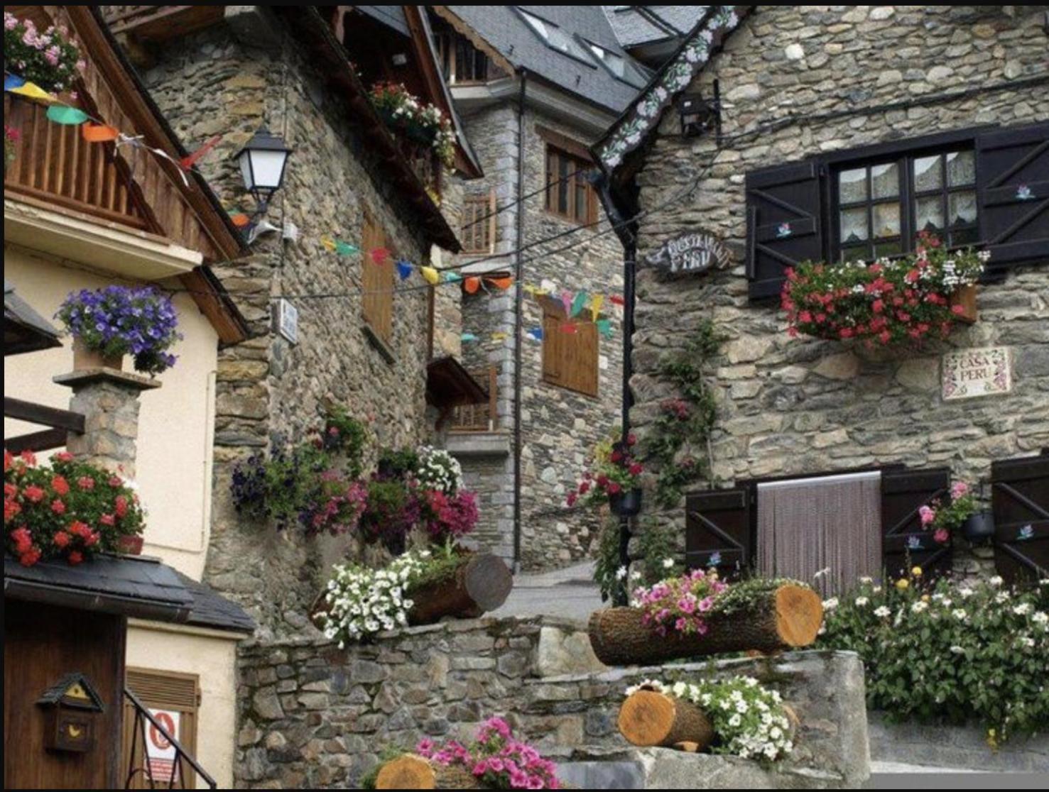 Casa De Piedra Con Encanto En El Bonito Pueblo De Bagergue Exterior photo